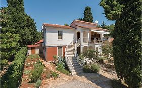Cozy Apartment In Premantura With Wifi